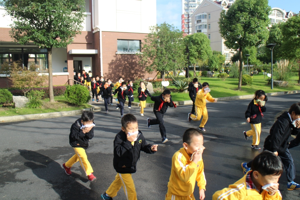 消防疏散演练照片1.JPG 消防疏散演练照片1.JPG