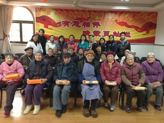 关爱志愿者活动1.jpg 关爱志愿者活动1.jpg