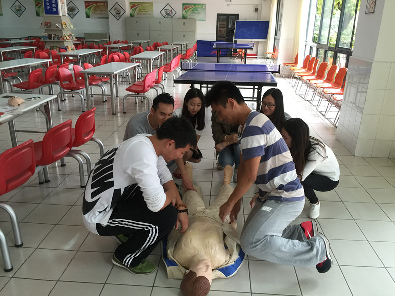 校园急救志愿者活动1_副本.jpg 校园急救志愿者活动1_副本.jpg