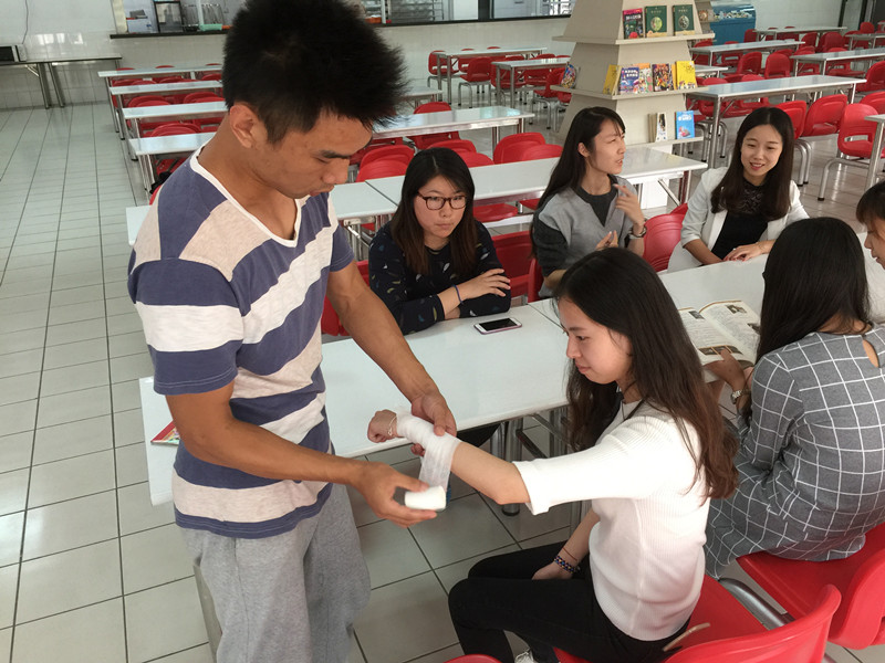 校园急救志愿者活动2_副本.jpg 校园急救志愿者活动2_副本.jpg